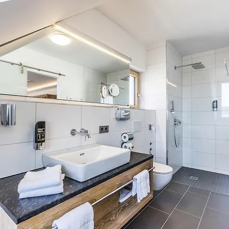 Ruehrberger Hof & Restaurant Bei Basel Otel 3*